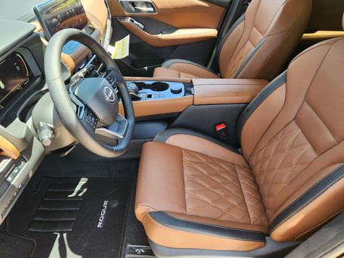 New 2025 Nissan Rogue Platinum w/ Platinum Premium Package image 12