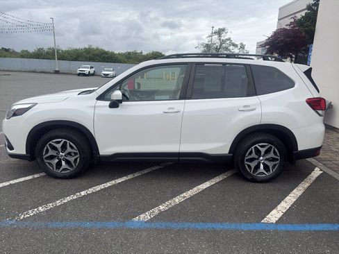 Used 2023 Subaru Forester Premium AWD/4WD image 3