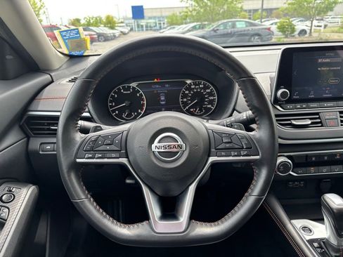 Used 2022 Nissan Altima 2.5 SR AWD/4WD image 19