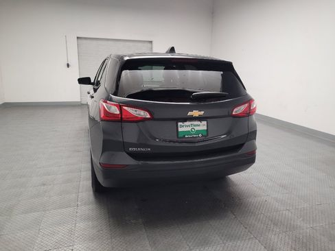 Used 2020 Chevrolet Equinox LS w/ LS Convenience Package FWD image 6