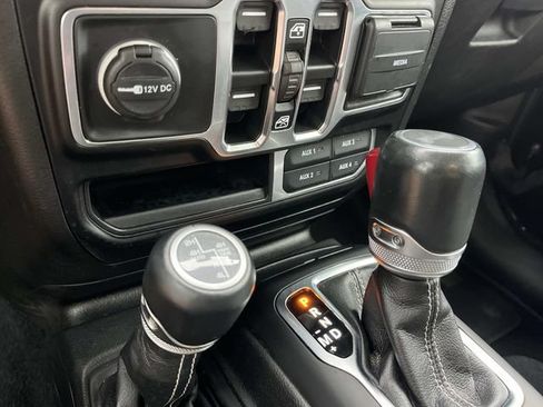 Used 2023 Jeep Wrangler Unlimited Sahara AWD/4WD image 31