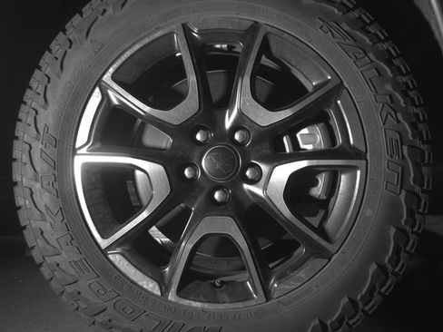 Used 2025 Jeep Compass Trailhawk AWD/4WD image 13