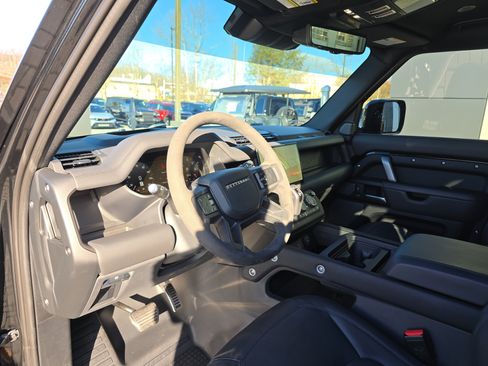 Certified 2024 Land Rover Defender 110 V8 image 23