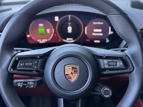 Certified 2025 Porsche Macan Electric image 19