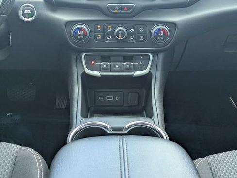 Used 2023 GMC Terrain SLE w/ Driver Convenience Package FWD image 20