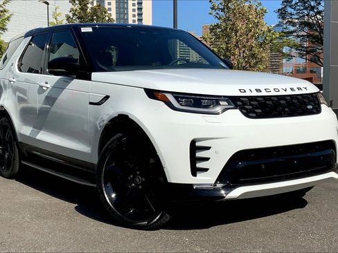 New 2025 Land Rover Discovery Dynamic SE image 2
