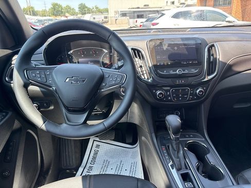Used 2024 Chevrolet Equinox Premier image 19