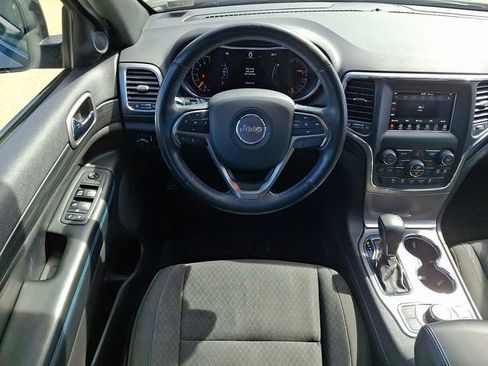 Used 2019 Jeep Grand Cherokee Laredo AWD/4WD image 11