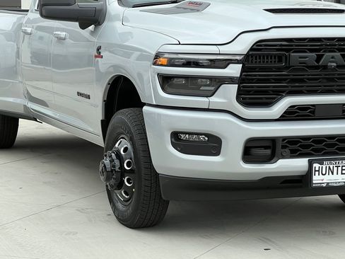 New 2026 RAM 3500 Laramie AWD/4WD image 9