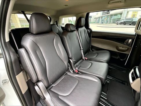 Certified 2026 Kia Carnival FWD image 19