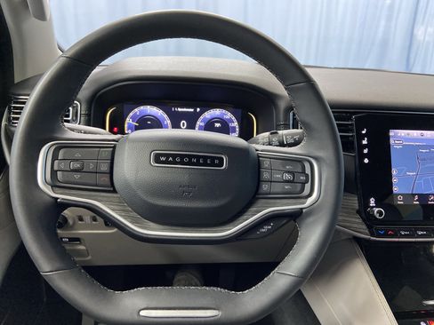 Used 2024 Jeep Wagoneer Series II w/ Flexible Seating Group image 22