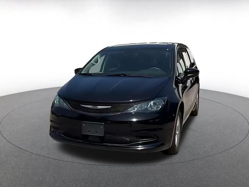 Used 2024 Chrysler Voyager LX FWD image 5