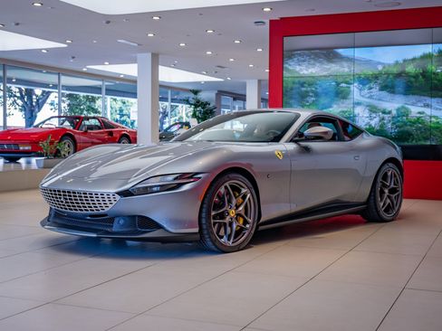 Certified 2022 Ferrari Roma image 4