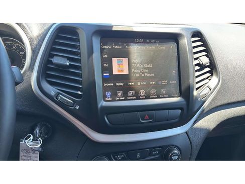 Used 2014 Jeep Cherokee Trailhawk w/ Cold Weather Group AWD/4WD image 17