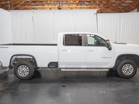 Used 2020 Chevrolet Silverado 2500 LT AWD/4WD image 5
