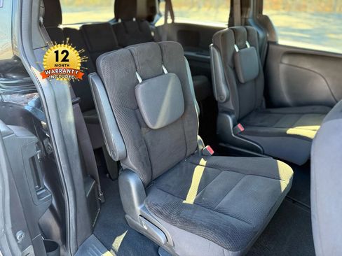 Used 2017 Dodge Grand Caravan SE image 16