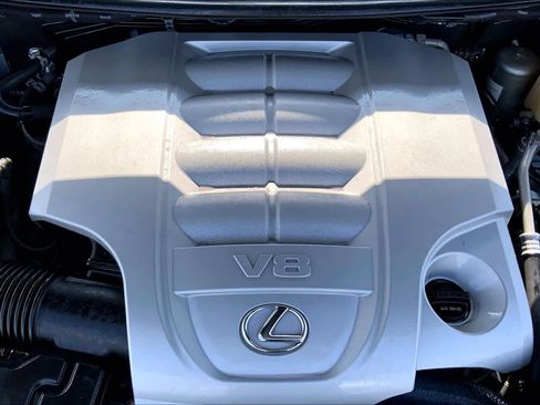 Used 2020 Lexus LX 570 4WD w/ Luxury Package image 32