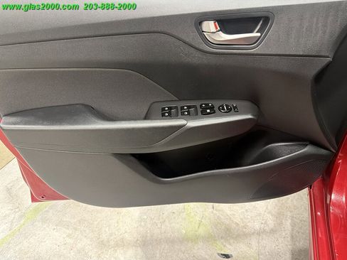 Used 2019 Hyundai Accent SE FWD image 25