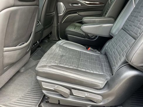 Used 2024 Cadillac Escalade ESV Sport Platinum w/ LPO, ONYX Package AWD/4WD image 19