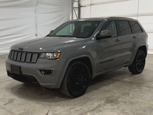 Used 2020 Jeep Grand Cherokee Altitude AWD/4WD image 8