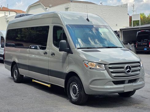 Used 2022 Mercedes-Benz Sprinter 2500 w/ Parking Package image 8