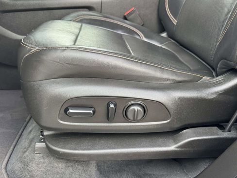 Used 2021 Chevrolet Traverse Premier FWD image 21