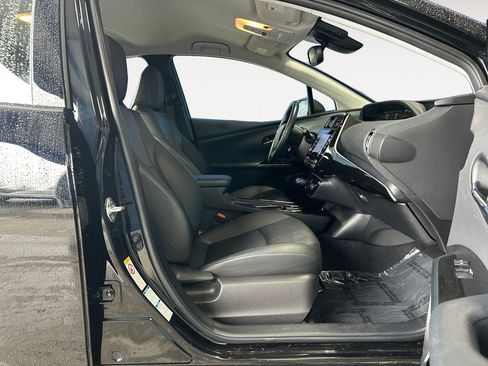 Used 2022 Toyota Prius AWD image 10