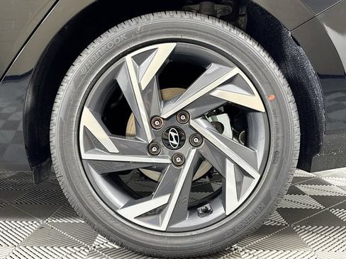 New 2025 Hyundai Elantra SEL FWD image 44