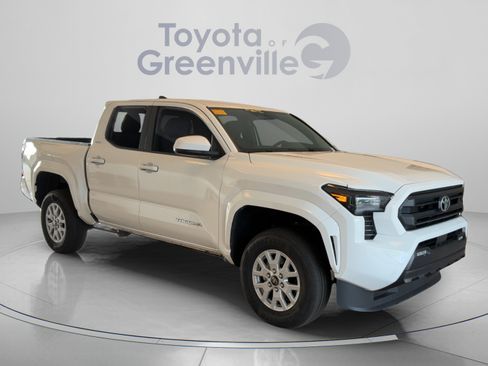 Used 2025 Toyota Tacoma SR5 RWD image 8