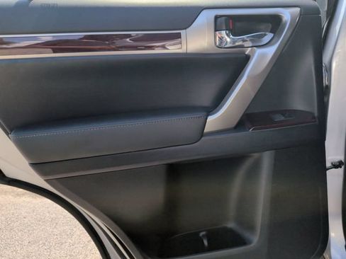 Used 2018 Lexus GX 460 Premium w/ Premium Package AWD/4WD image 29