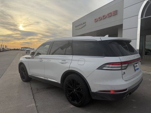 Used 2023 Lincoln Aviator 2WD w/ Premium Package image 3
