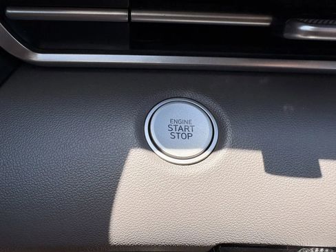 Used 2021 Hyundai Elantra SEL FWD image 16