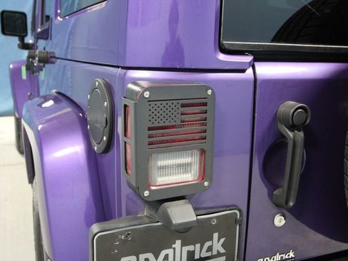 Used 2017 Jeep Wrangler Unlimited Sahara image 32