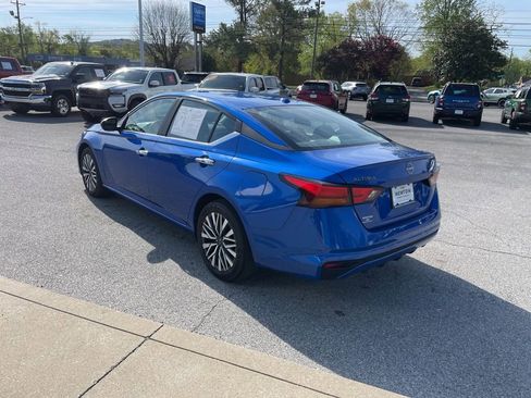 Used 2025 Nissan Altima 2.5 SV FWD image 46