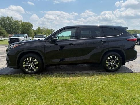 Used 2020 Toyota Highlander XLE AWD/4WD image 15