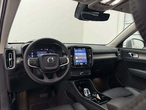 Certified 2025 Volvo XC40 B5 Plus image 21