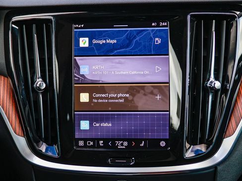 Used 2025 Volvo V60 B5 Cross Country Plus image 45