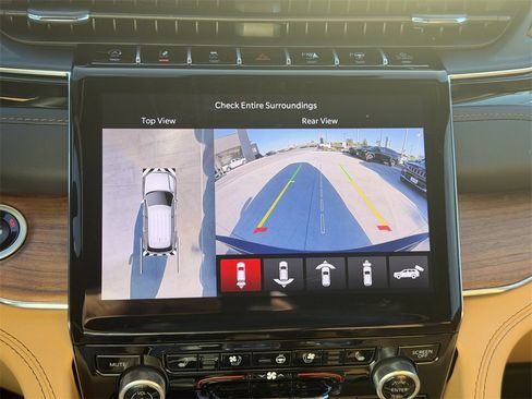 New 2025 Jeep Grand Cherokee Summit image 17