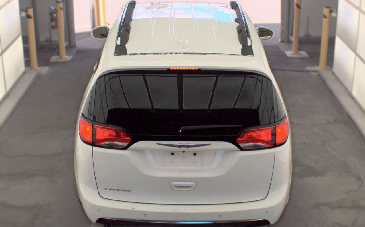 Used 2019 Chrysler Pacifica Touring-L FWD image 5