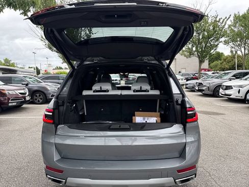 Used 2024 BMW X7 xDrive40i w/ Premium Package AWD/4WD image 11