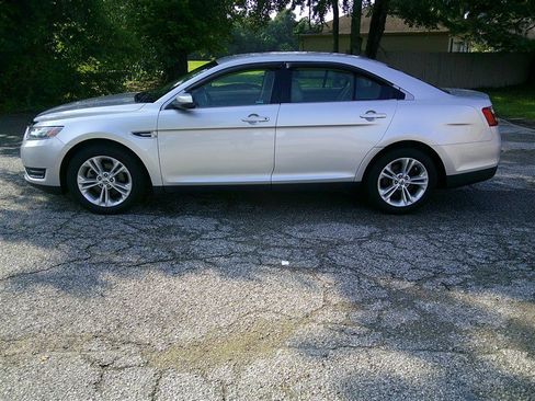 Used 2013 Ford Taurus SEL FWD image 2