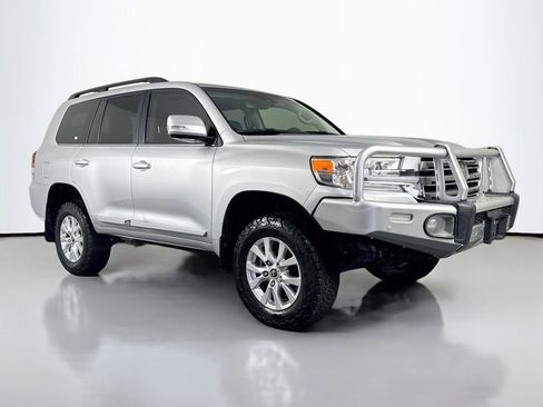 Used 2016 Toyota Land Cruiser image 3