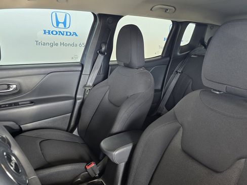 Used 2022 Jeep Renegade Sport w/ Sport Appearance Group image 9