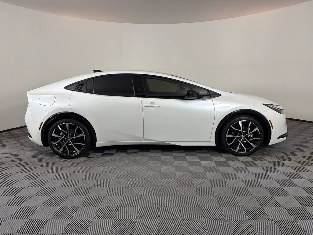 Used 2024 Toyota Prius Prime FWD image 2