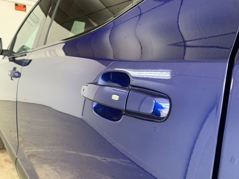 Used 2023 GMC Acadia SLE w/ Elevation Edition image 8