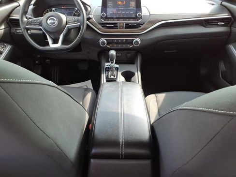 Used 2025 Nissan Altima 2.5 SV image 13