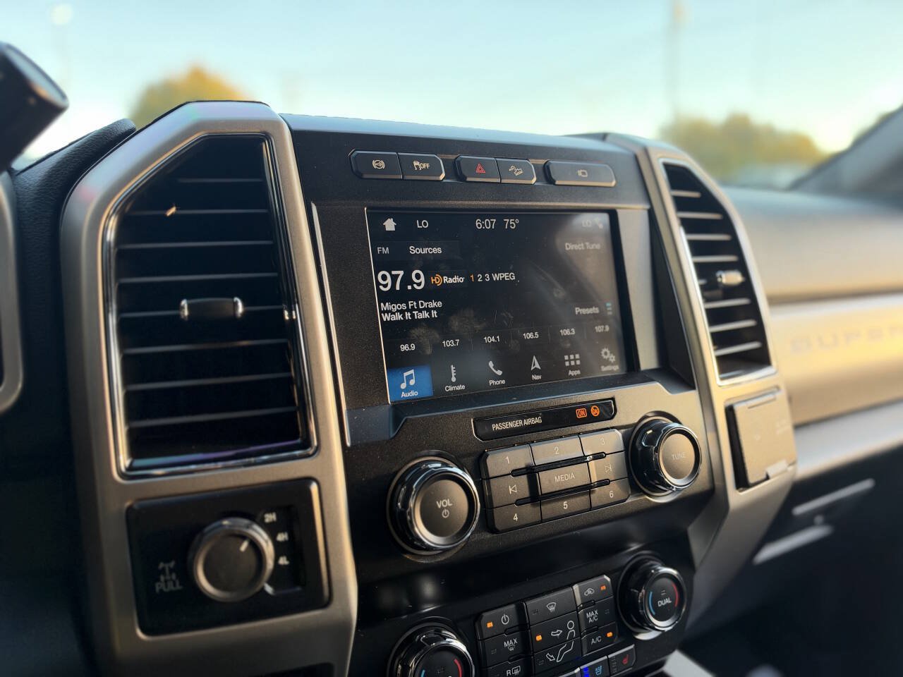 Used 2019 Ford F350 Lariat w/ Lariat Value Package AWD/4WD image 24