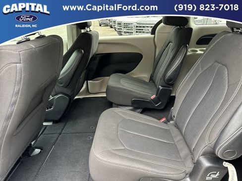 Used 2023 Chrysler Voyager LX FWD image 17