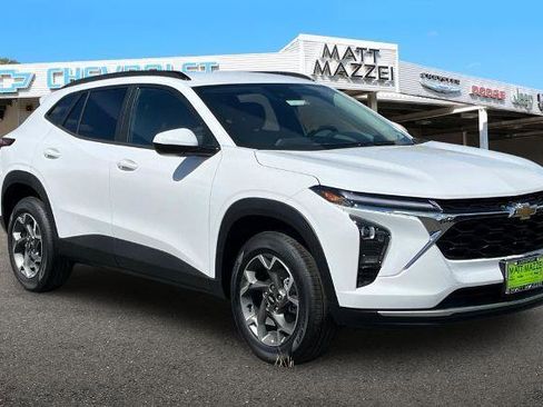 New 2026 Chevrolet Trax LT w/ LT Convenience Package FWD image 1