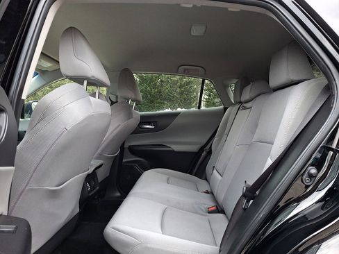 Used 2022 Toyota Venza LE image 10